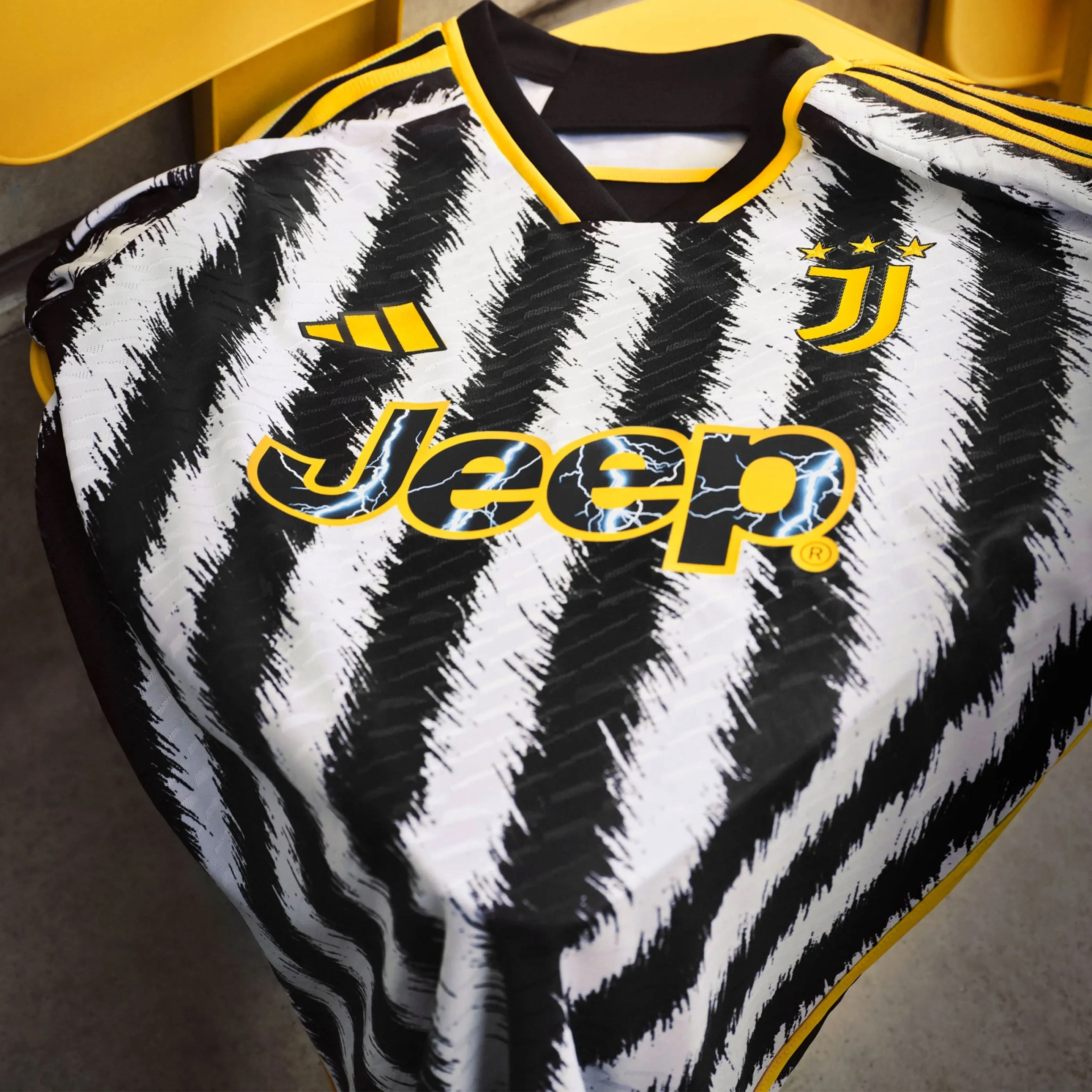 adidas Men's Juventus 2023/24 Authentic Home Jersey White/Black