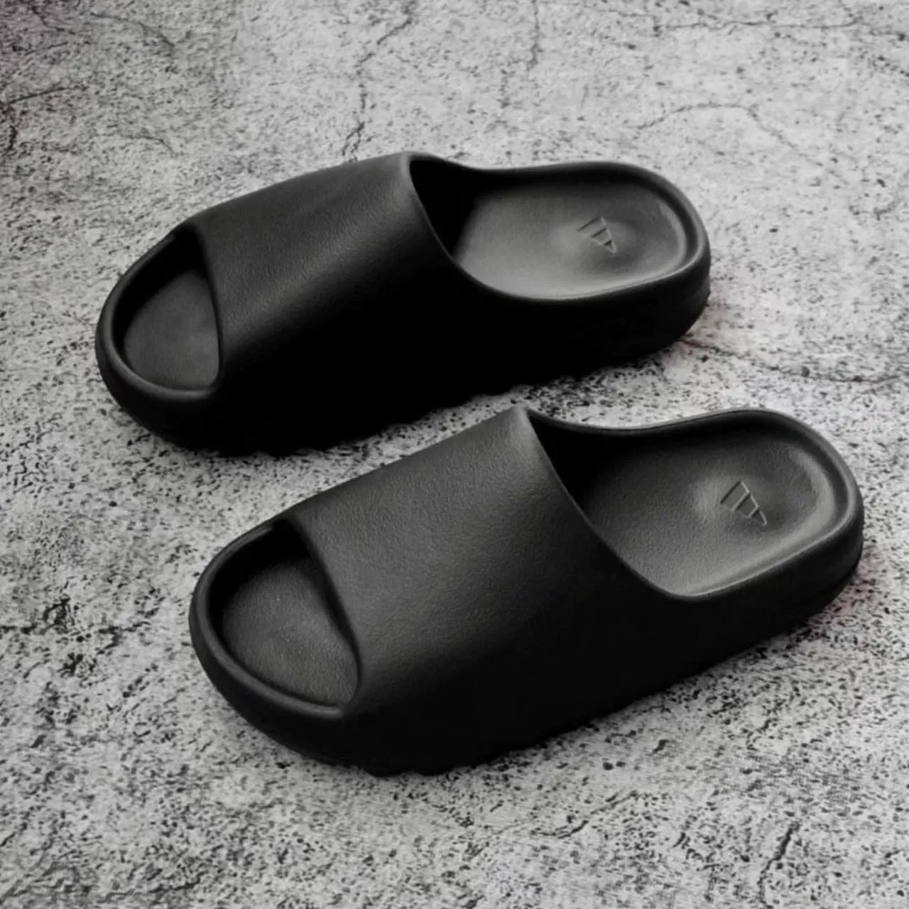 Adidas Yeezy Slide Dark Onyx ID5103