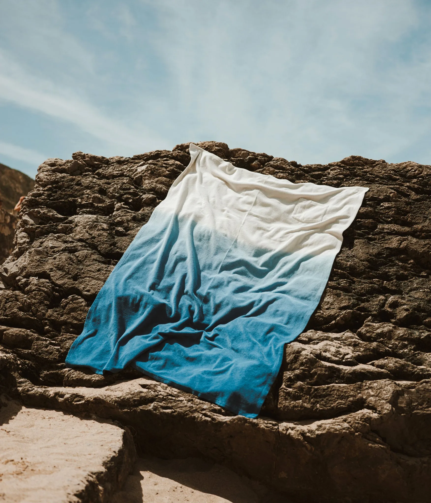 BEACH TOWEL BRIGHT BLUE GRADIENT